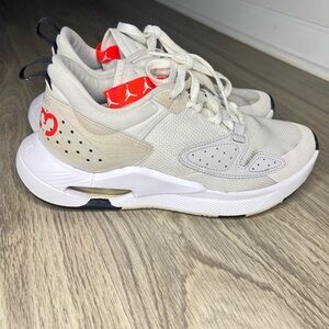 Jordan Air mens size 7.5 Cadence Vast Grey sneakers tennis shoes